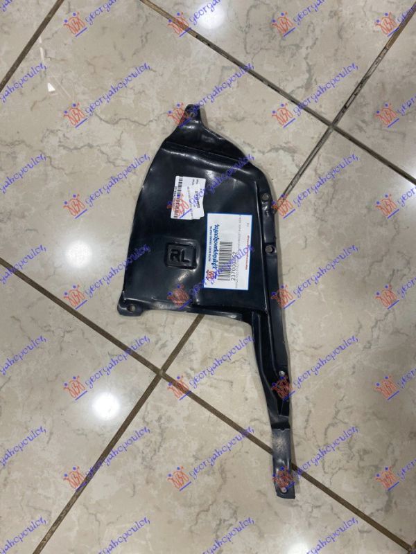 Zadnji unutrašnji blatobran)  plastični sedan