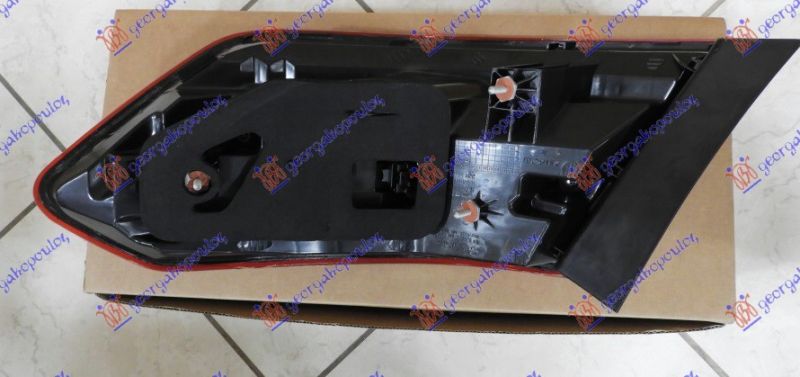 Štop svjetlo vanjska strana full LED (CRNI NOSAČ) (E)